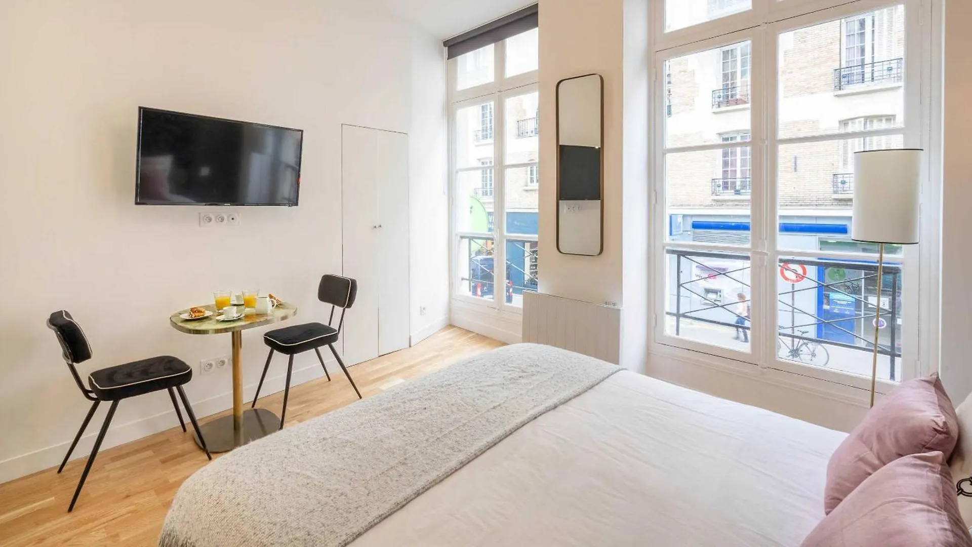 Cosy Studio In The Heart Of Belleville Paris Apartment